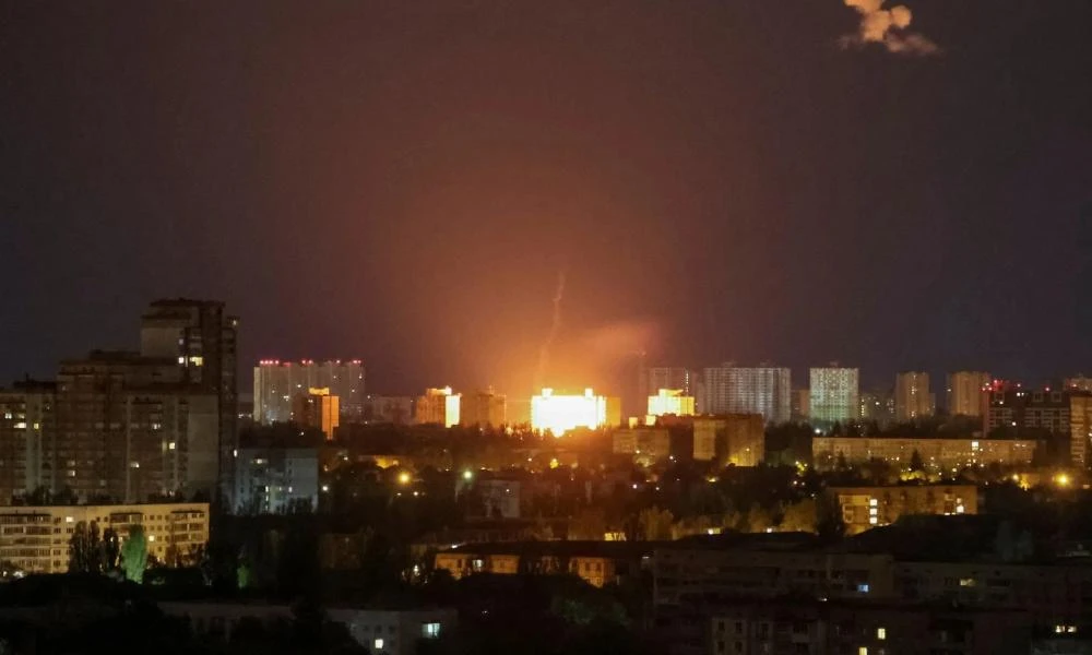 Ρωσικές επιθέσεις με drones σε Κίεβο και νότια Ουκρανία - Ζημιές σε αγωγό αερίου και σε σπίτια